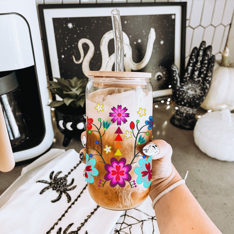 16 oz Anishinaabe Floral Glass Can with Lid and Straw